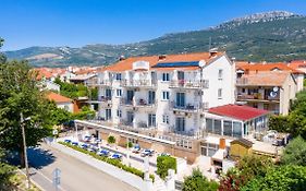 Hotel Aqua - Guest Rooms & Suites Kastela